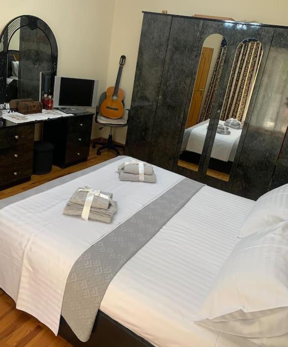 Christina'S House With 2 Bedrooms And Free Parking Gjirokaster Luaran gambar
